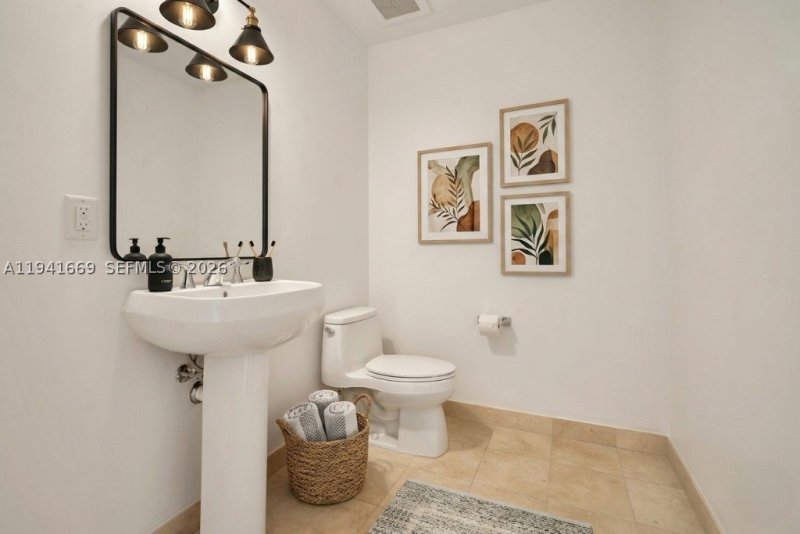 Comprar apartamento en Avenue on Brickell 1050 Tower 2418