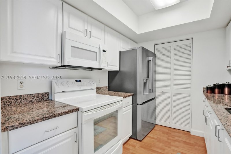 Condo for sale at Yacht Club at Portofino 807