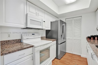 Comprar apartamento en Yacht Club at Portofino 807