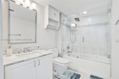 Comprar apartamento en Yacht Club at Portofino 807