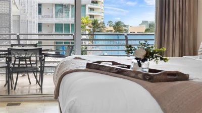 Aluguel de apartamento no De Soleil / Z Hotel 327