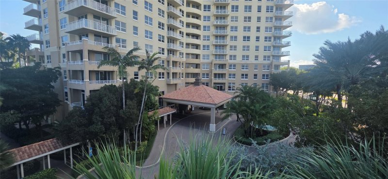 Condo for sale at Turnberry On The Green 2306