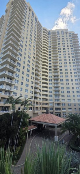 Condo for sale at Turnberry On The Green 2306