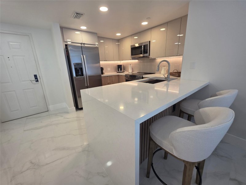 Condo for sale at Turnberry On The Green 2306