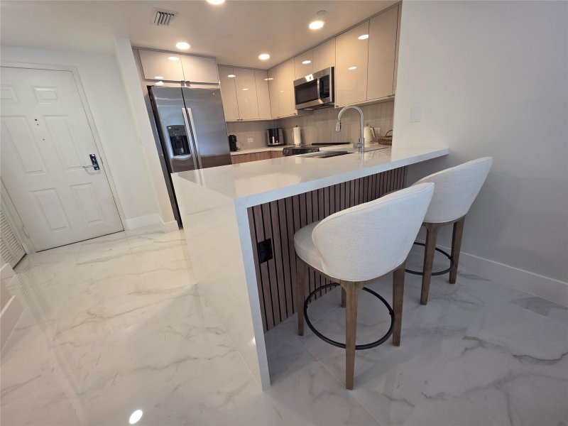 Condo for sale at Turnberry On The Green 2306