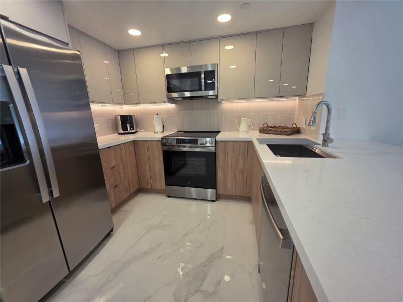 Condo for sale at Turnberry On The Green 2306
