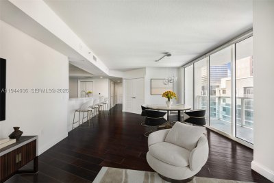 Comprar apartamento en 350 Las Olas Place 870