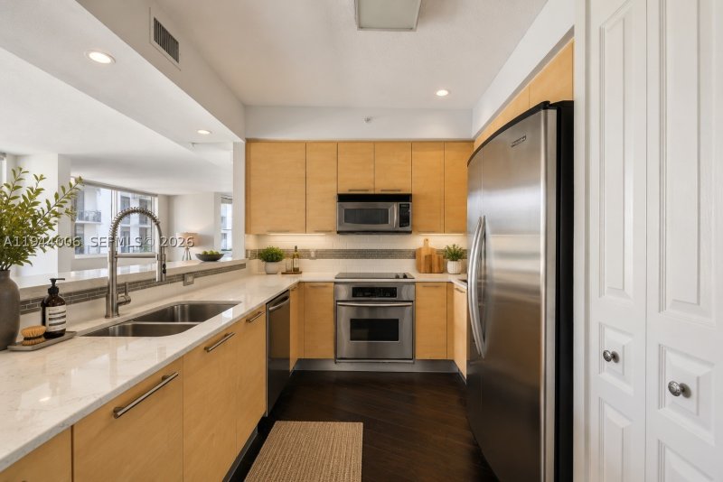 Condo for sale at 350 Las Olas Place 870