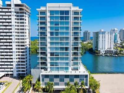 Aqua Blu Apt #1402
