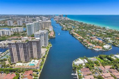 Comprar apartamento no Turnberry Towers 8L