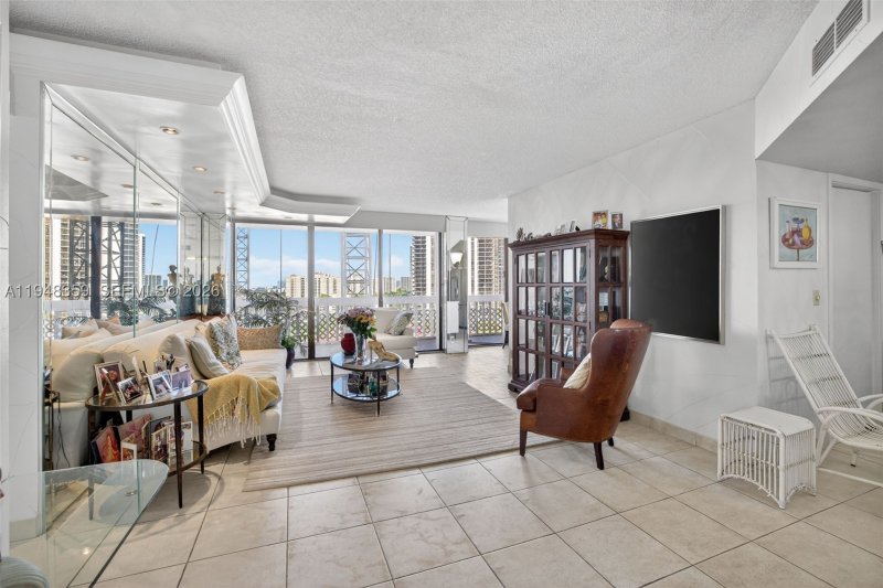 Condo for sale at Turnberry Towers 8L