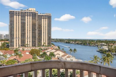 Comprar apartamento no Turnberry Towers 8L