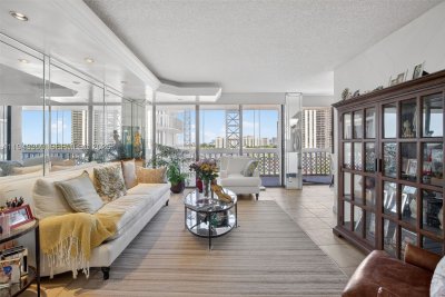 Comprar apartamento no Turnberry Towers 8L