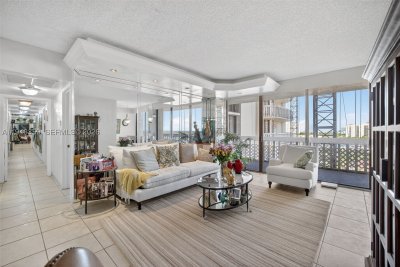 Comprar apartamento no Turnberry Towers 8L