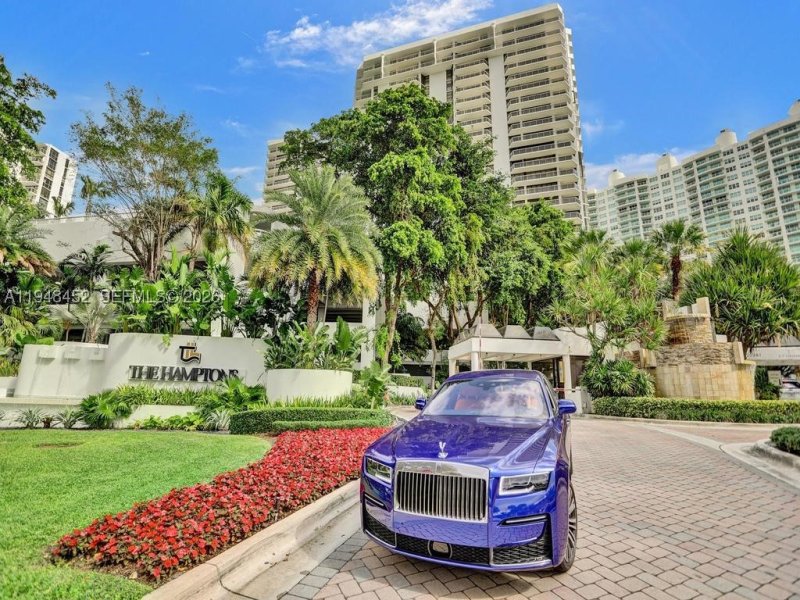 Condo for sale at Hamptons West 405