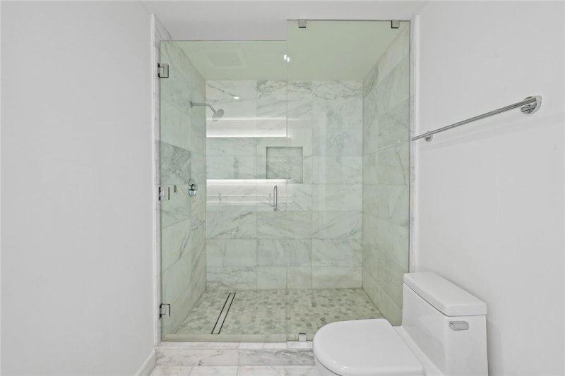 Condo for sale at Tiffany House 614
