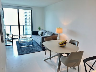 Aluguel de apartamento no Paraiso Bayviews 2204