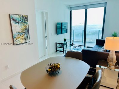 Aluguel de apartamento no Paraiso Bayviews 2204