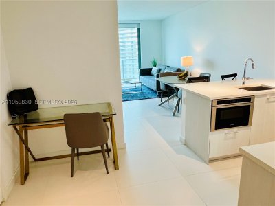 Aluguel de apartamento no Paraiso Bayviews 2204
