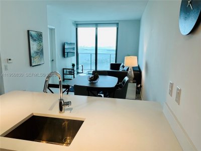 Aluguel de apartamento no Paraiso Bayviews 2204