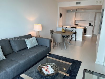 Aluguel de apartamento no Paraiso Bayviews 2204