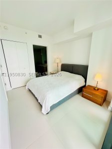 Aluguel de apartamento no Paraiso Bayviews 2204