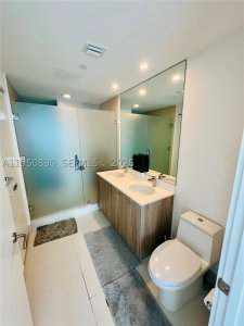 Aluguel de apartamento no Paraiso Bayviews 2204