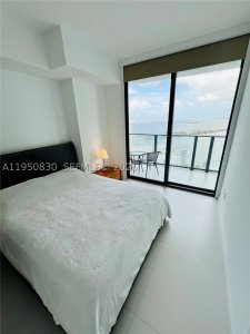 Aluguel de apartamento no Paraiso Bayviews 2204