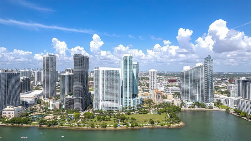 Condo for sale at Quantum