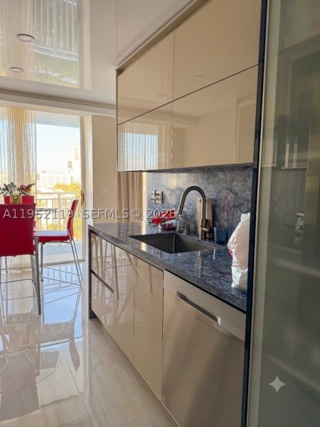 Condo for sale at Winston Towers 911