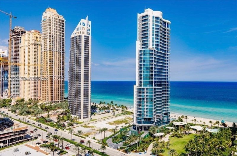 Condo for sale at Winston Towers 911