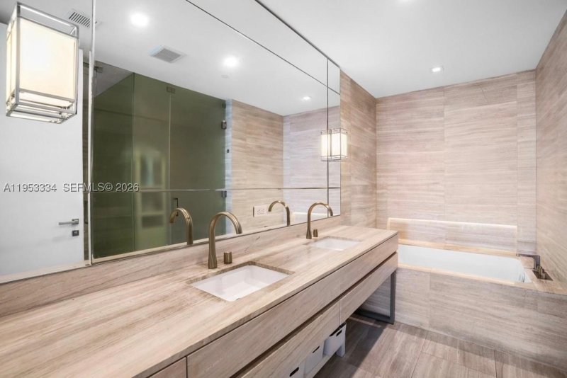 Alquiler de apartamento en Residences by Armani / Casa 2101