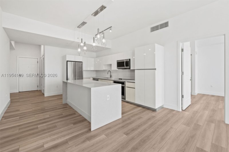 Apartment for rent at Mondrian Hallandale 1003