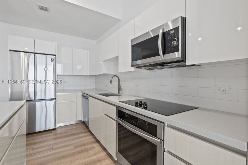 Apartment for rent at Mondrian Hallandale 1003