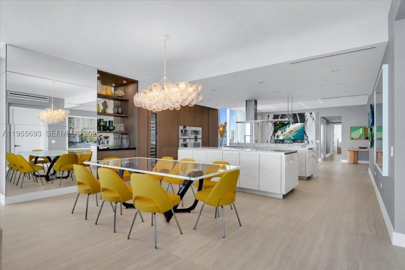 Comprar apartamento no Turnberry Ocean Club 704