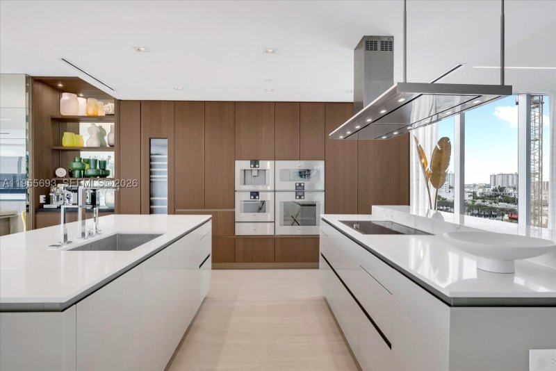 Comprar apartamento no Turnberry Ocean Club 704
