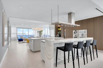 Comprar apartamento no Turnberry Ocean Club 704