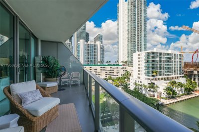 Comprar apartamento no Icon Bay 704