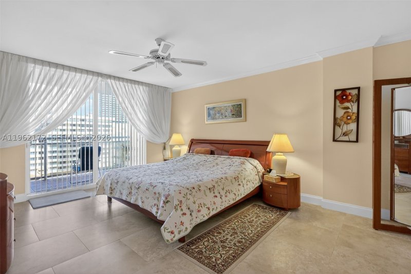 Condo for sale at Plaza Towers South 905