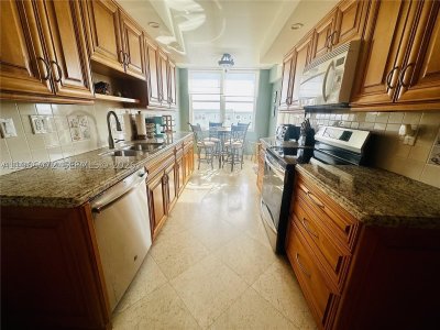 Aluguel de apartamento no Oxford Towers 406