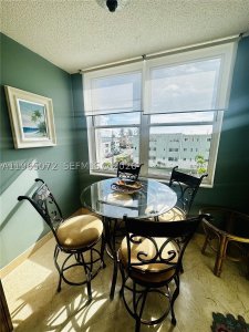 Aluguel de apartamento no Oxford Towers 406