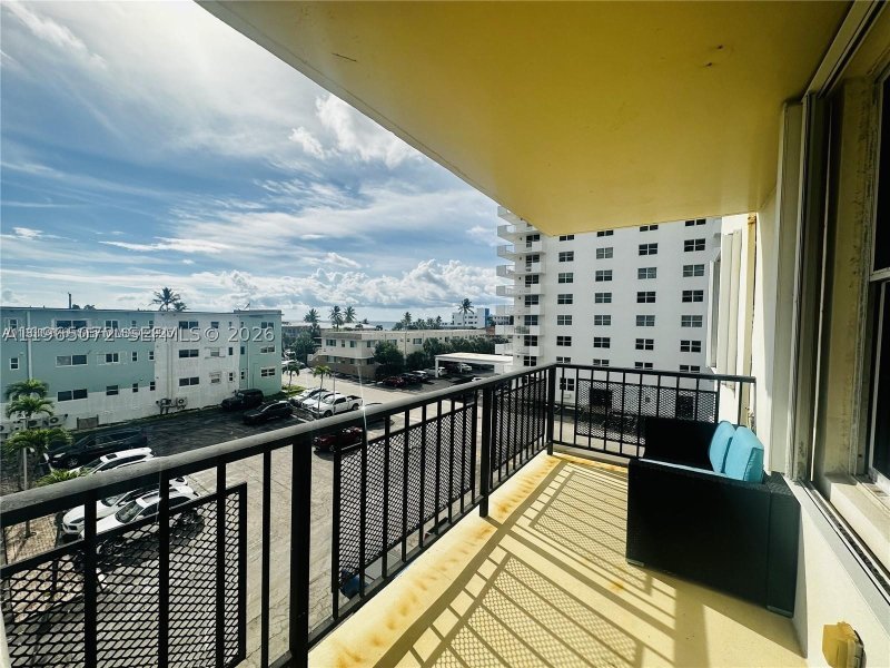 Apartment for rent at Oxford Towers 406