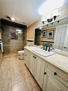 Aluguel de apartamento no Oxford Towers 406