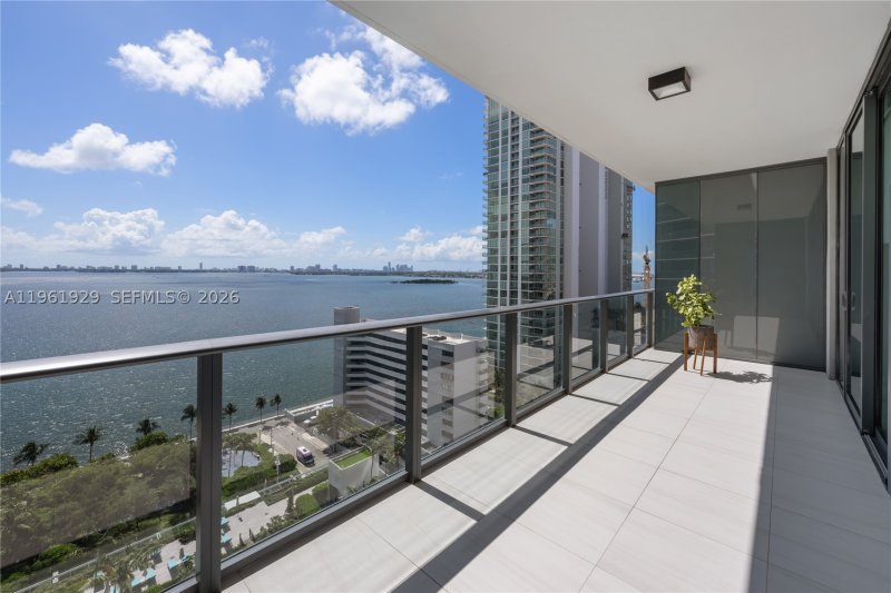 Condo for sale at Gran Paraiso 1504