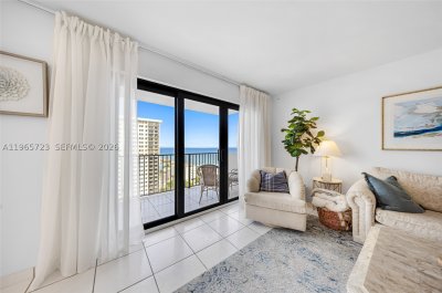 Aluguel de apartamento no The Summit 1903S