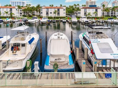 Comprar apartamento en Uptown Marina Lofts