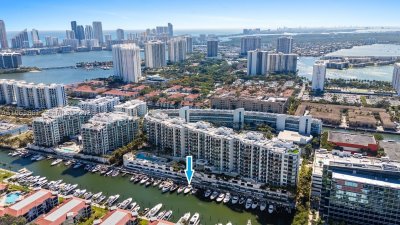 Comprar apartamento en Uptown Marina Lofts