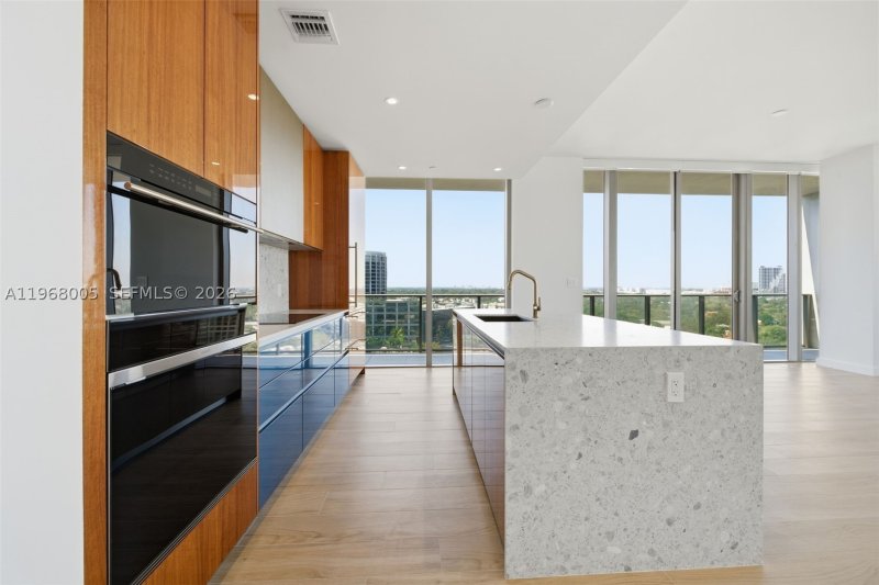 Comprar apartamento en MR. C Residences 1501