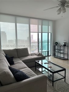 Comprar apartamento no Axis on Brickell South Tower 2703-S