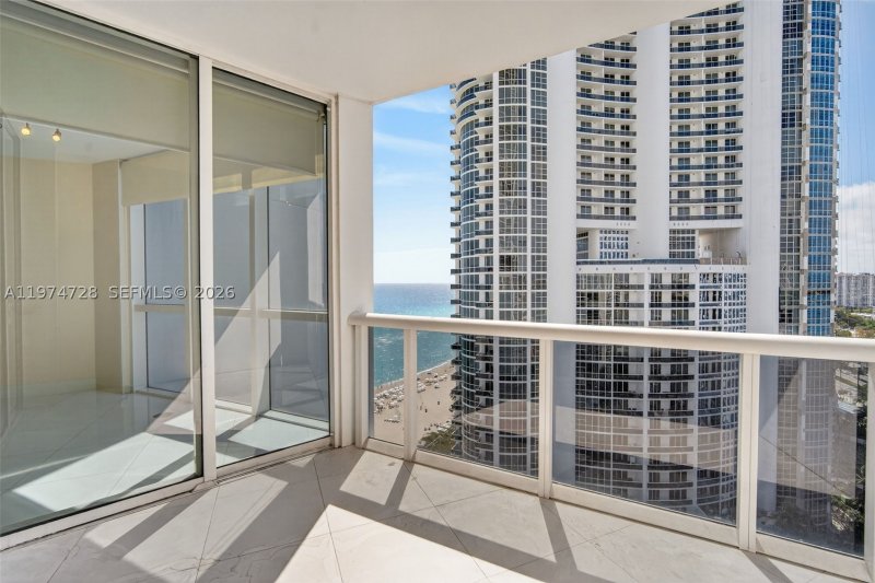 Condo for sale at Trump Royale 2008